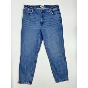 Abercrombie & Fitch Women's Straight Leg Jeans in Medium Blue